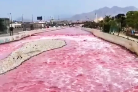 Граѓаните во паника, реката Римац поцрвене како крв: Водовод тврди дека е безбедна за пиење
