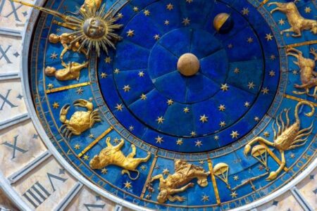 Голем месечен хороскоп за февруари 2025: Некои ќе ги стопли страсна љубов, некои ќе патуваат далеку, а некои ќе се „реновираат“