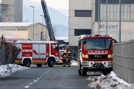 Изгореа неколку милиони евра во Марибор: Дури 200 пожарникари го гаснеа пожарот