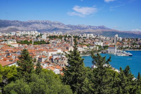Во Албанија минатата година биле вработени повеќе од 13.000 странци