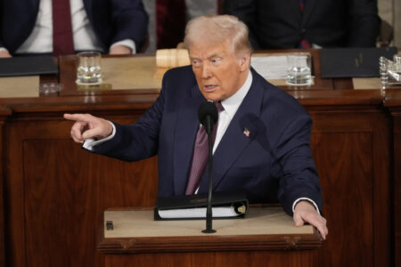 Бела куќа: Администрацијата на Трамп нема да го прифати барањето на францускиот политичар за враќање на Статуата на слободата на Франција