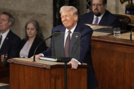 Трамп за прекин на огнот во Украина: Преговорите со Путин се одвиваат добро, во понеделник ќе знаеме многу повеќе