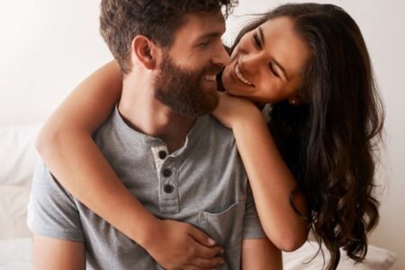 Во врска сте, но дали сте компатибилни со партнерот? Овие 10 знаци ќе ви го дадат одговорот