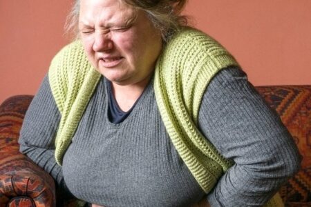 Суптилни симптоми кои жените не треба да ги игнорираат, тие би можеле да бидат знак за рак на јајниците