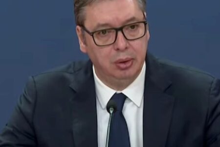Вучиќ: Подготвен сум да паднам од власт