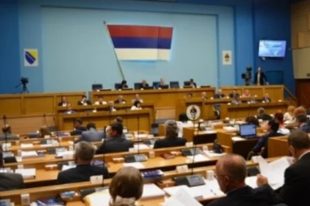 Собранието на Република Српска донесе одлука за пристапување кон носење нов Устав