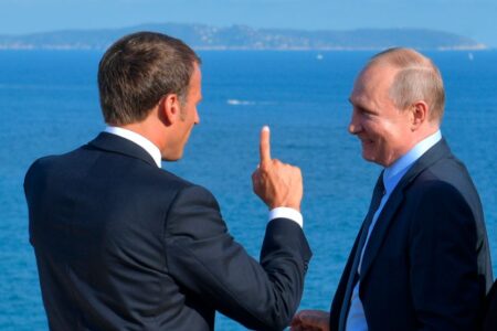 Макрон откри дека ја смета Русија за единствена империјалистичка сила, а потоа го допре Путин: „Тој е вознемирен“