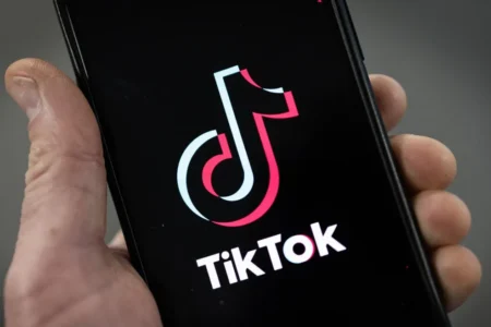 Албанија го забрани “TikTok” на една година: Поттикнува насилство и малтретирање, особено кај децата