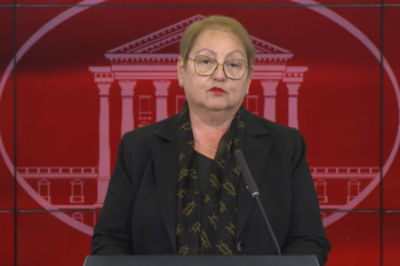 МОН: Вклучени 100 психолози за зголемување на психосоцијалната поддршка за учениците погодени од пожарот во Кочани