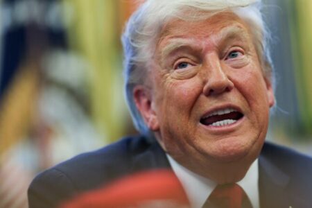 Трамп вели дека мировниот договор е „многу близок“ – но Зеленски ја „продолжува“ војната