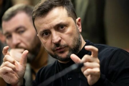 Руските сили го прекршиле прекинот на огнот над 2.000 пати од почетокот на денот – рече Зеленски