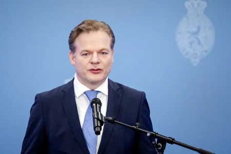 Лидерот на една од владејачките партии во Холандија ја напушта политиката: „Цената е превисока“