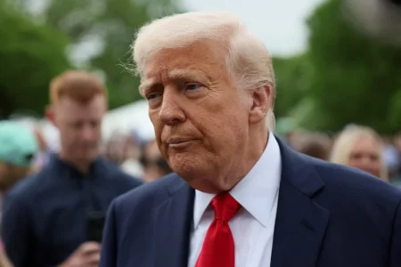 Само една третина од Американците им веруваат на економските потези на Трамп
