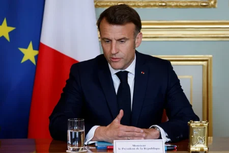 Макрон проговори по бруталното убиство во џамијата: Им даде поддршка на муслиманите