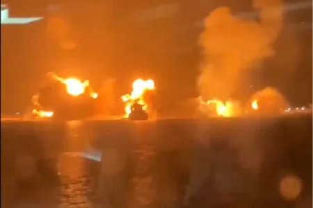 Турските морнари објавија видео од американското бомбардирање на Хутите, застрашувачки пожар и експлозии