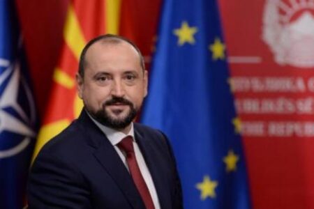 Крадци влегле во куќата на Фатмир Битиќи, однеле метален сеф со злато, пари и вредни часовници