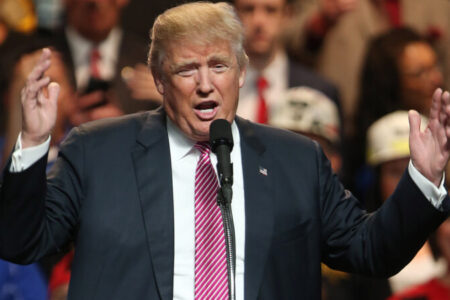 Трамп ги обвини Бајден и Зеленски за војната во Украина