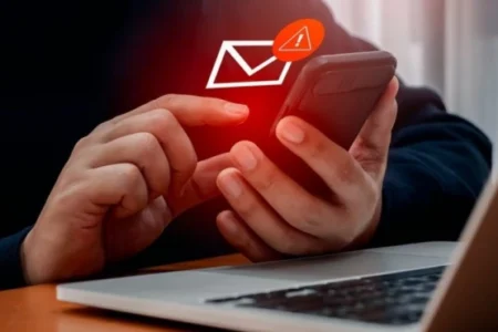 Ако вашиот телефон се однесува чудно, прочитајте го ова сега: 5 знаци дека ве прислушкуваат