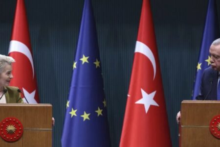 Европски парламент: Членството на Турција е одложено, нема напредок од 2018 година