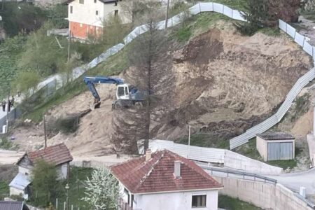 Во Маврово се копа и за празник, и за време на забрана…