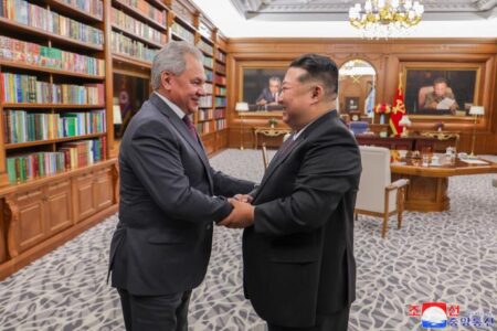 Ким вети ,,безусловна помош за Русија во војната со Украина!” – Севернокорејскиот лидер го прими Шојгу во Пјонгјанг, втора посета за помалку од три месеци (ФОТО, ВИДЕО)