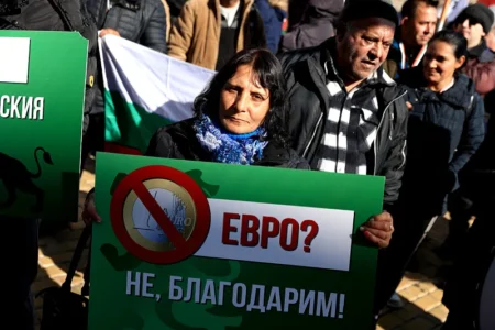 Дали еврото ќе ја уништи Бугарија: Половина од граѓаните се против неговото воведување, претседателот повикува на референдум