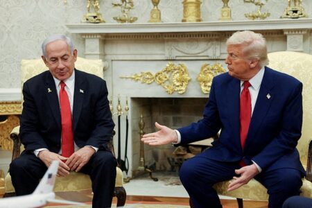 Нетанјаху му пркоси на Трамп: Што следи по израелскиот напад врз Иран?